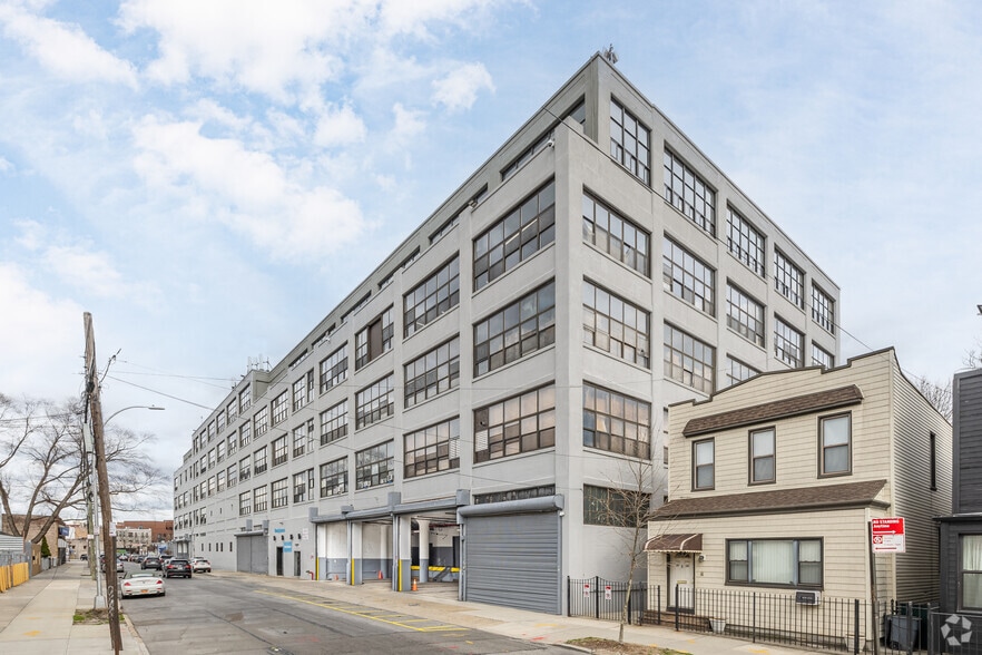 More Photos Of 59-00 Decatur St, Ridgewood Warehouse For Lease