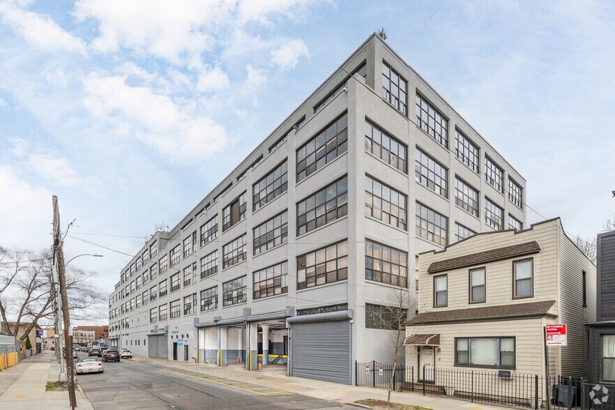 More Photos Of 59-00 Decatur St, Ridgewood Warehouse For Lease