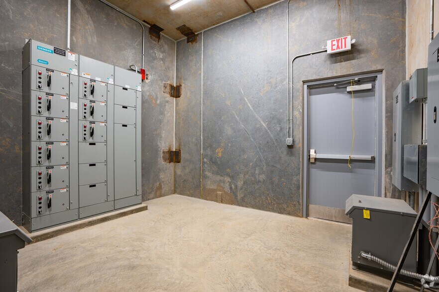 More Photos Of 2400 Stateline Rd W, Southaven Distribution For Lease