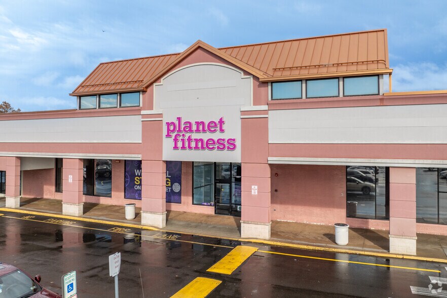 More Photos Of 1847-1881 Street Rd, Bensalem Storefront For Lease