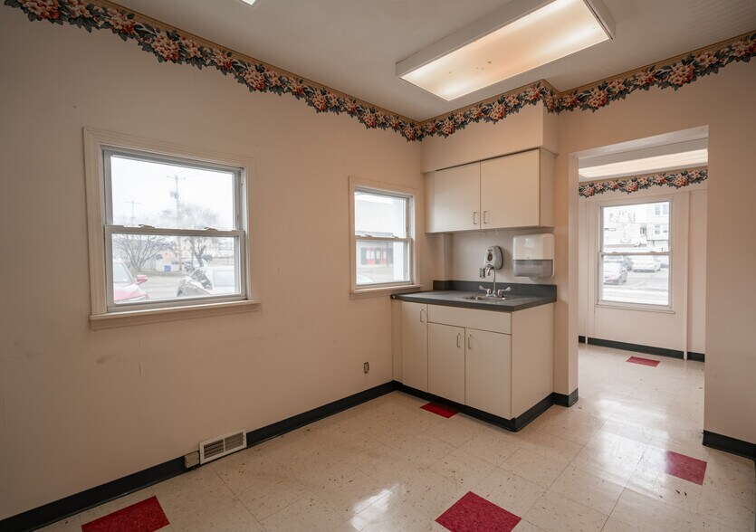 More Photos Of 1105 Monroe St, Endicott Office For Sale