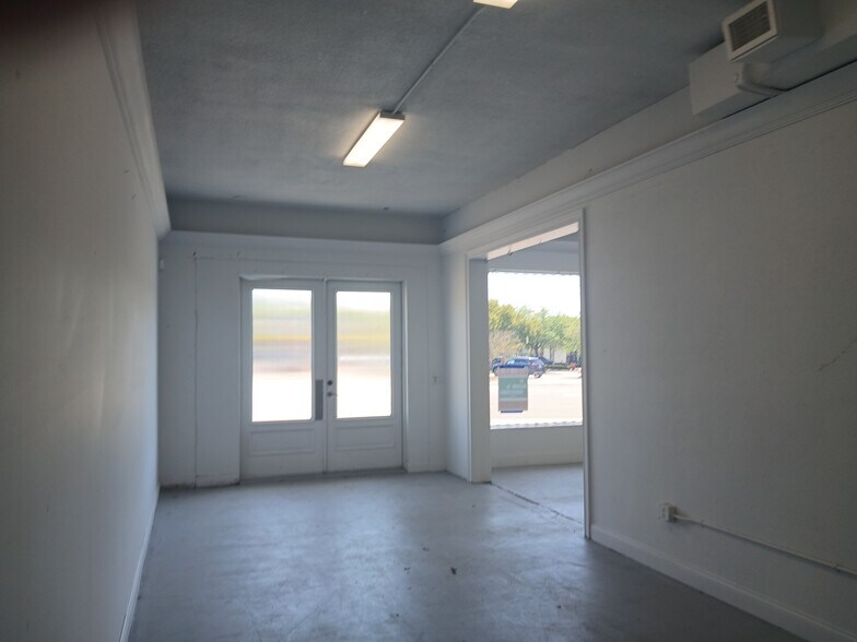 More Photos Of 528 S Missouri Ave, Clearwater Storefront Retail Office For Lease