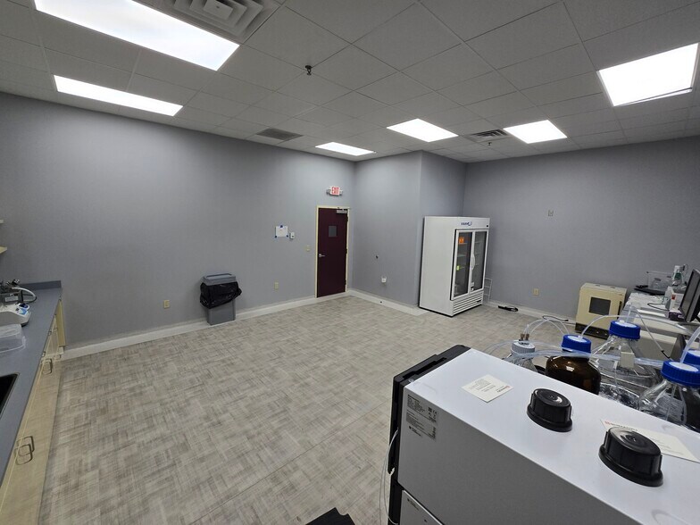More Photos Of 5700 Highlands Pky SE, Smyrna Light Distribution For Lease