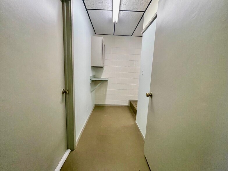 More Photos Of 317 W Cherokee Ave, Enid Flex For Lease