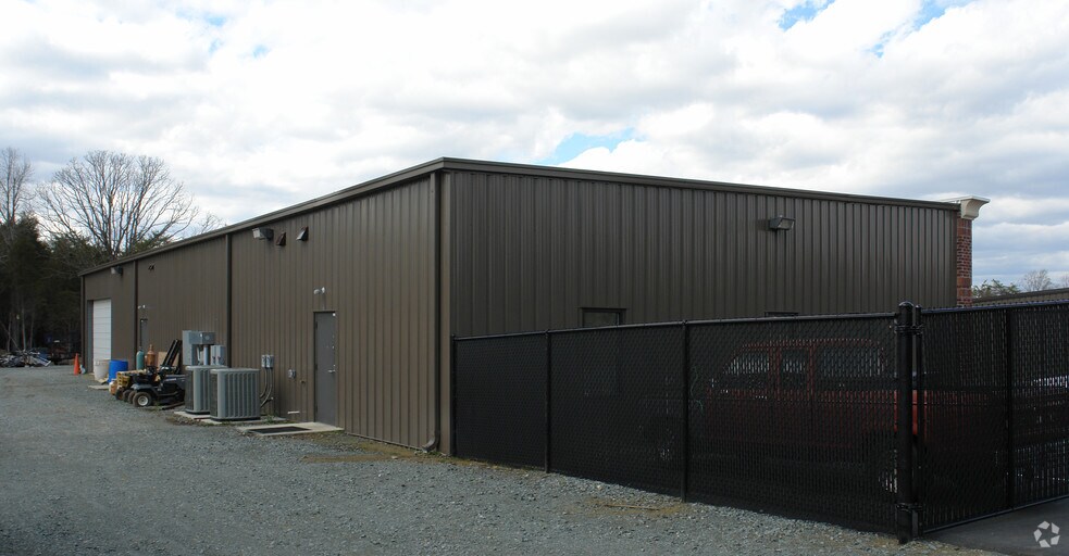 More Photos Of 2012 Anthony Rd, Burlington Flex For Lease