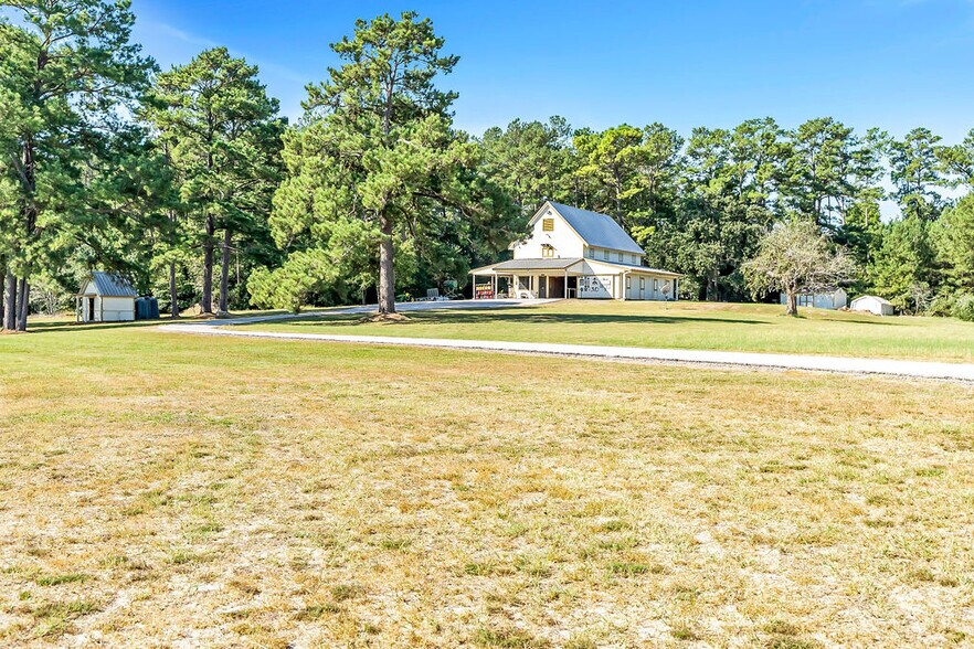 More Photos Of 43 Pool Rd, Richards Specialty For Sale