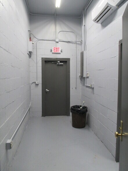 More Photos Of 3 Vine St, Greenwood Lake Warehouse For Lease