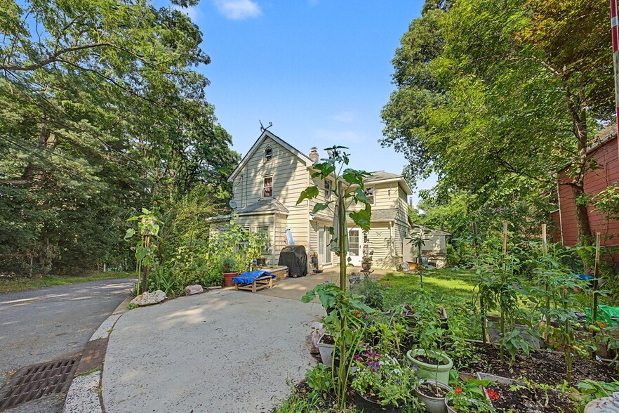 More Photos Of 23 Malcolm St, Morristown Industrial For Sale