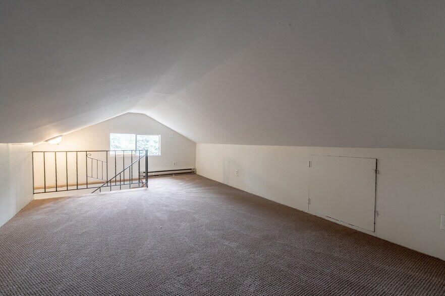 More Photos Of 20318 19th Ave NE, Shoreline Specialty For Sale