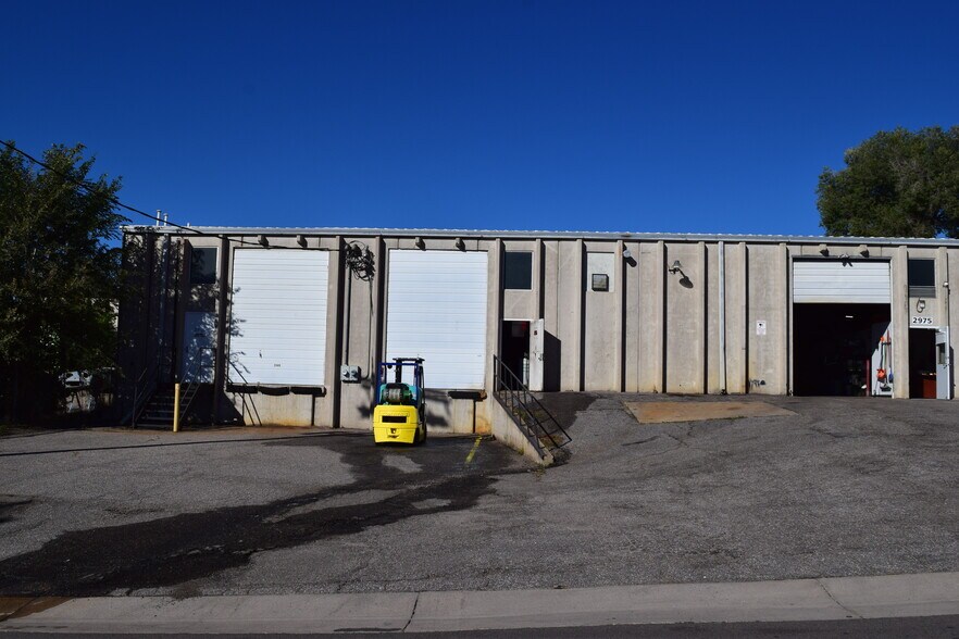 Primary Photo Of 2985 S Wyandot St, Englewood Warehouse For Lease
