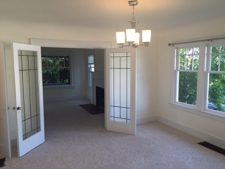 More Photos Of 1302 N 49th St, Seattle Apartments For Sale