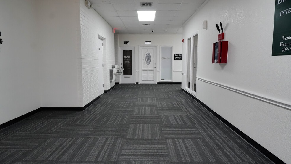 More Photos Of 8700 9th Ave, Port Arthur Office Residential For Lease