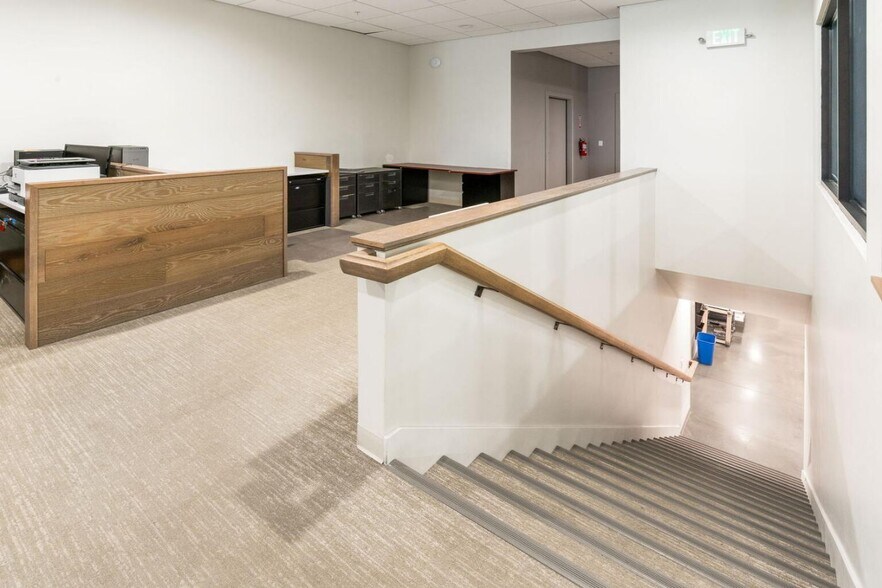 More Photos Of 12 Penny Ln, Gallatin Gateway Showroom For Sale