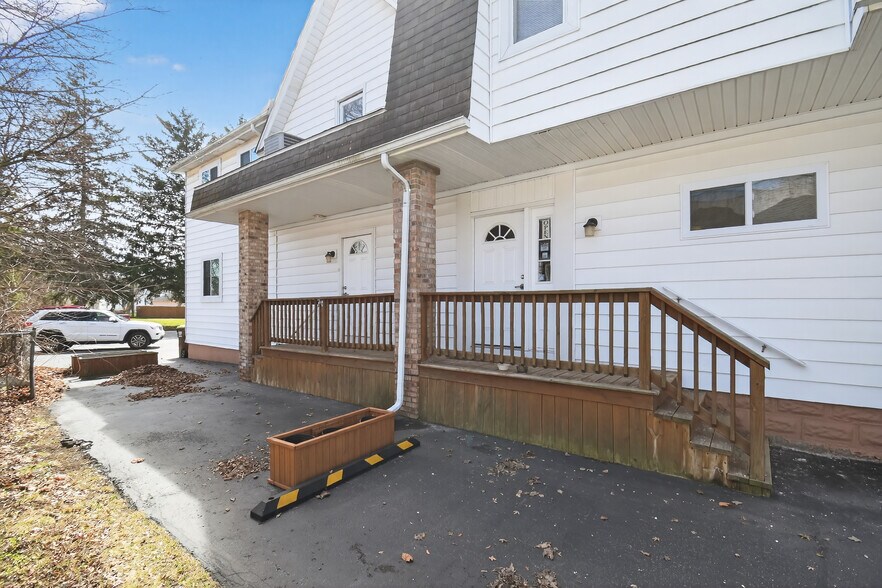 More Photos Of 175 2nd St, Belleville Office For Sale