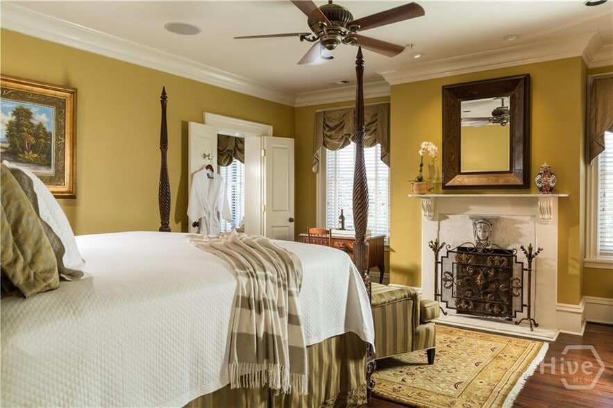 More Photos Of 109 W Liberty St, Savannah Hospitality For Sale