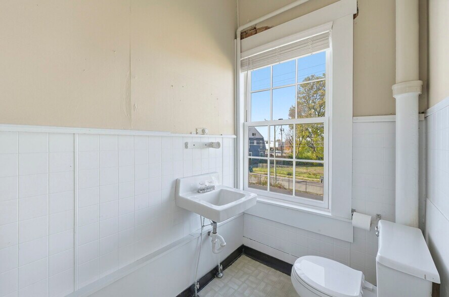 More Photos Of 607 E Charles St, Muncie General Retail For Sale