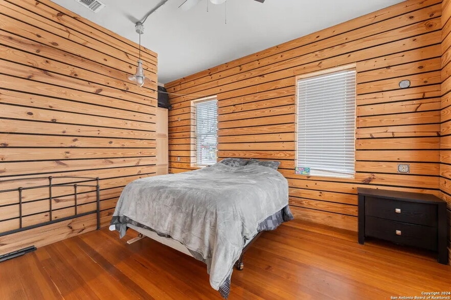 More Photos Of 2323 Buena Vista St, San Antonio Freestanding For Sale