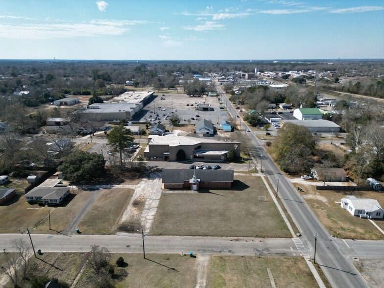 More Photos Of 702 E Church St, Atmore Specialty For Sale