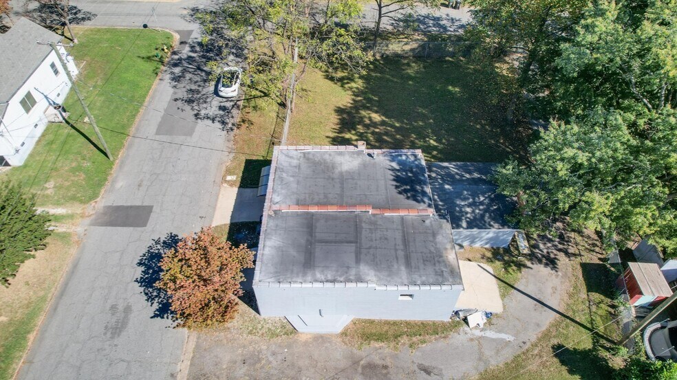More Photos Of 239 Brookwood Ave NW, Concord Flex For Sale