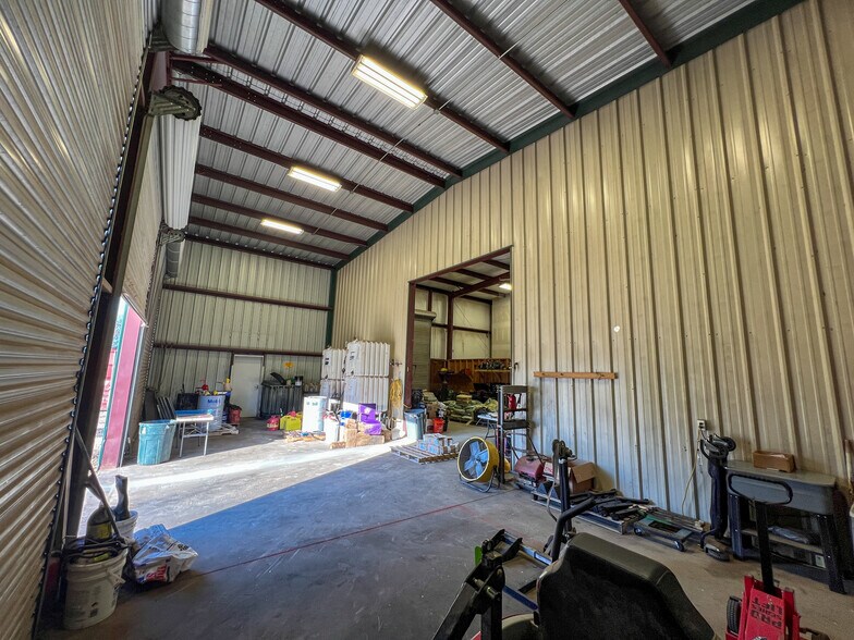 More Photos Of 39509 I-55 Service Rd, Ponchatoula Light Distribution For Lease