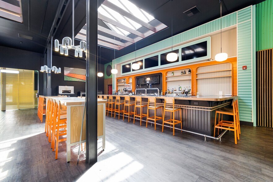 More Photos Of 229 Broadway St, Chico Bar For Lease