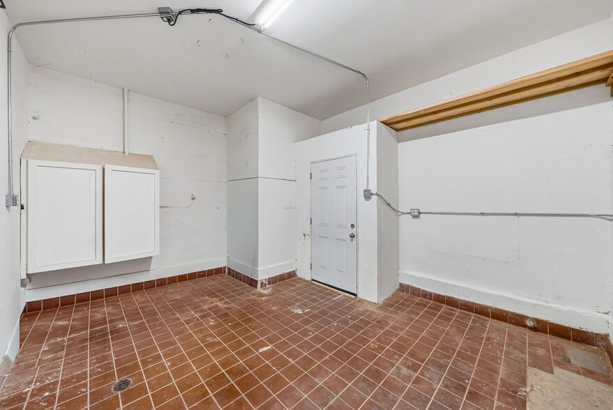 More Photos Of 586 W Avenue 28, Los Angeles Warehouse For Lease