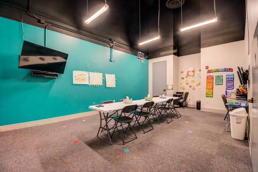 More Photos Of 5819 10th St, Katy Storefront For Sale