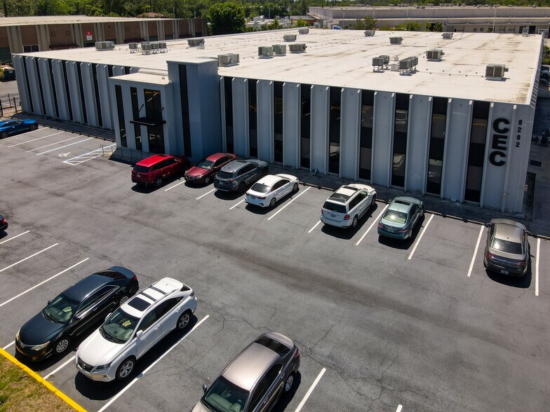 More Photos Of 8282 Western Way Cir, Jacksonville Warehouse For Lease