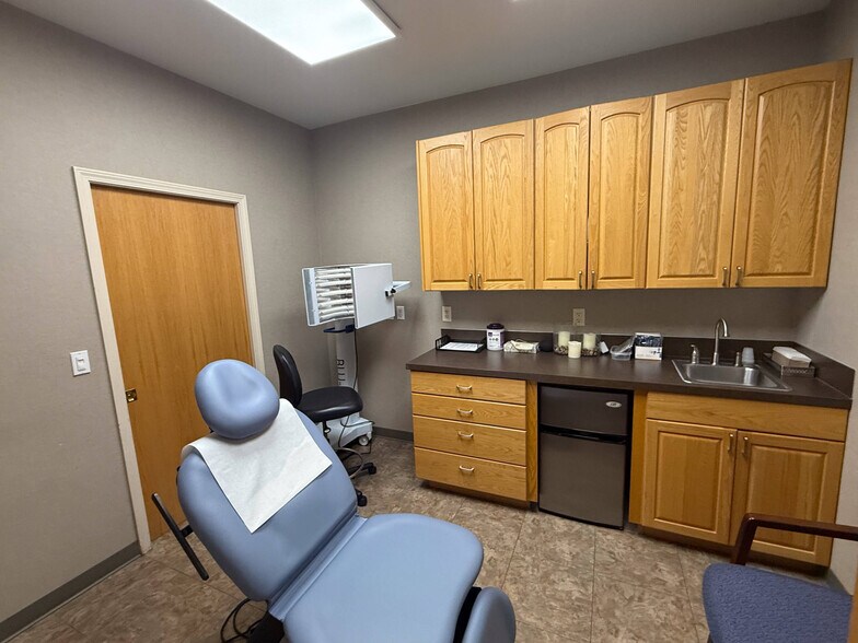 More Photos Of 811 NW 12th St, Fruitland Medical For Sale