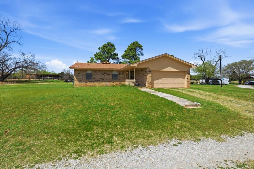 More Photos Of 2548 County Road 2690, Alvord Land For Sale