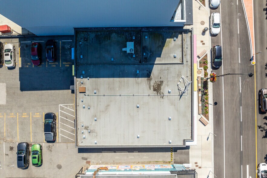 More Photos Of 1468 Johnston Rd, White Rock Storefront For Sale