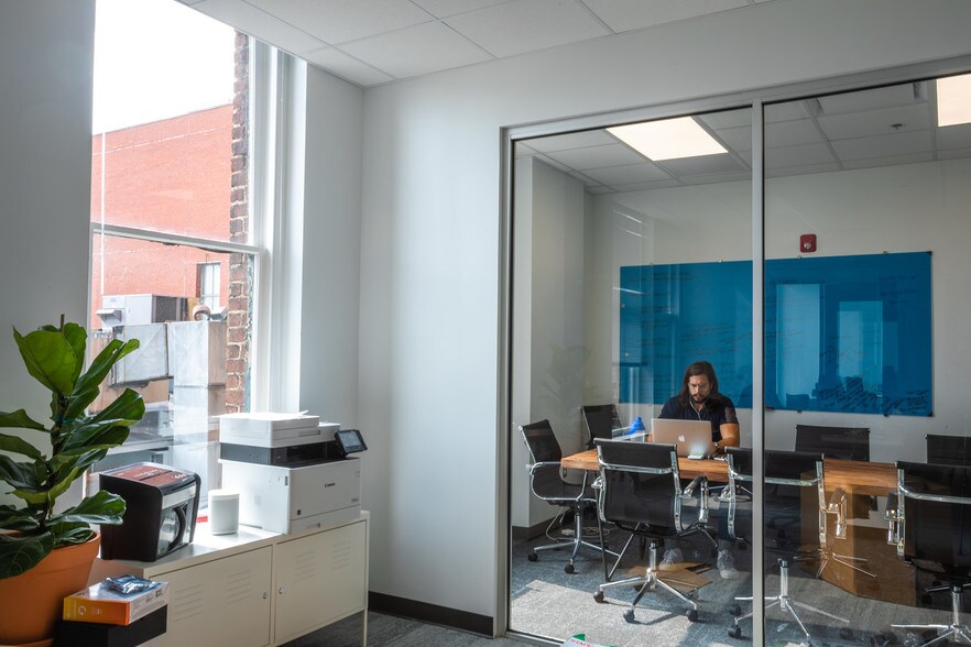 More Photos Of 55 Monument Cir, Indianapolis Office For Lease