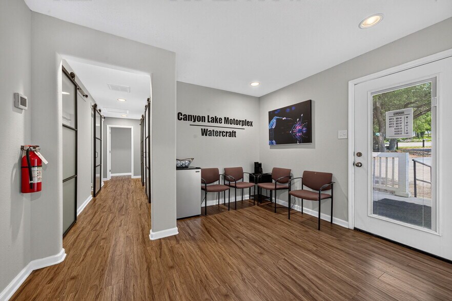More Photos Of 156 Canyon Bnd, Canyon Lake Medical For Sale