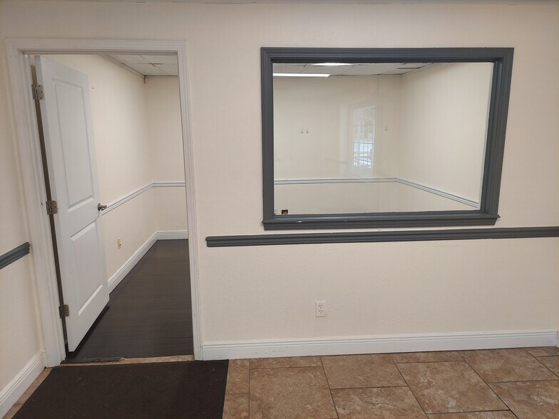 More Photos Of 180 E Burgess Rd, Pensacola Office For Lease