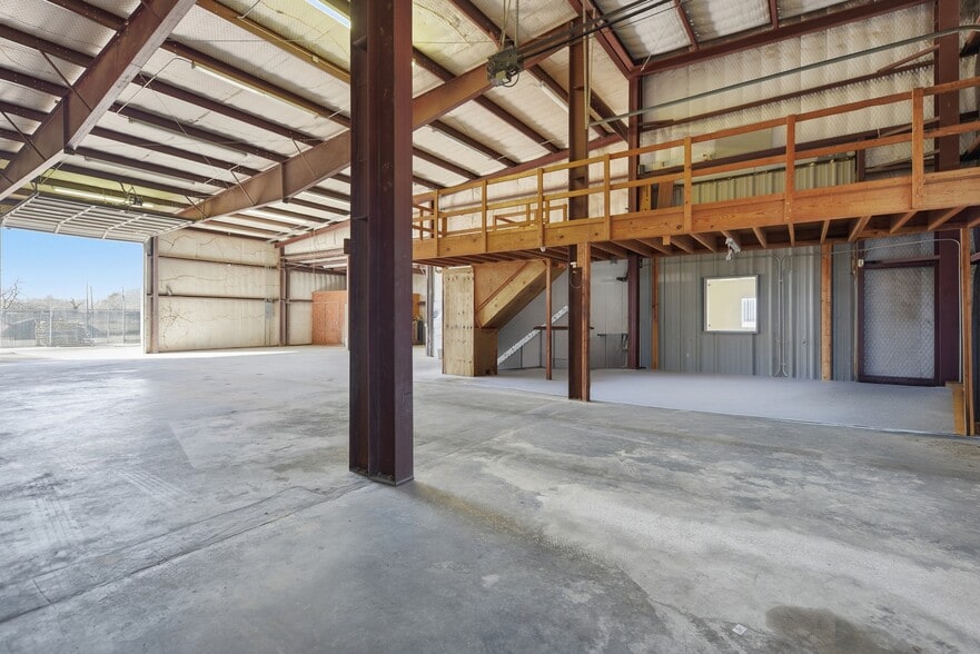 More Photos Of 1140 Finfeather Rd, Bryan Flex For Lease