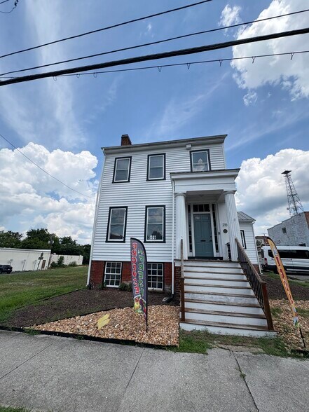More Photos Of 215 N Market St, Petersburg Office Residential For Lease