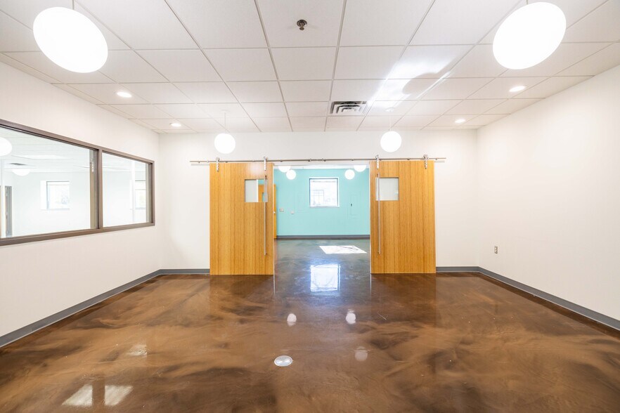 More Photos Of 640 Avis Dr, Ann Arbor Flex For Sale