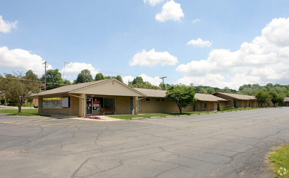 Primary Photo Of 812 Coshocton Ave, Mount Vernon Medical For Lease