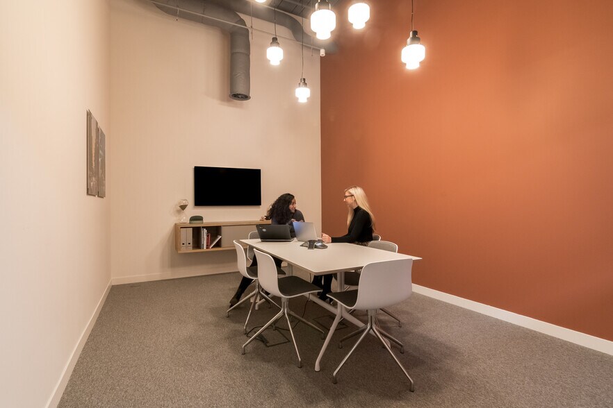 More Photos Of 3 Minster Ct, London Office For Lease