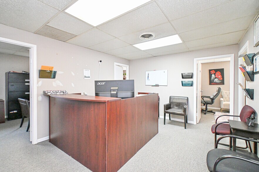 More Photos Of 8240 Clara Ave, Cincinnati Office For Sale