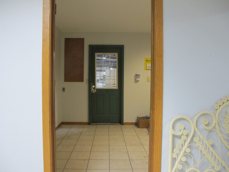 More Photos Of 713 E Main St, Waukon Manufacturing For Sale