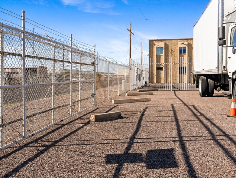 More Photos Of 4239 N 40th Ave, Phoenix Warehouse For Lease