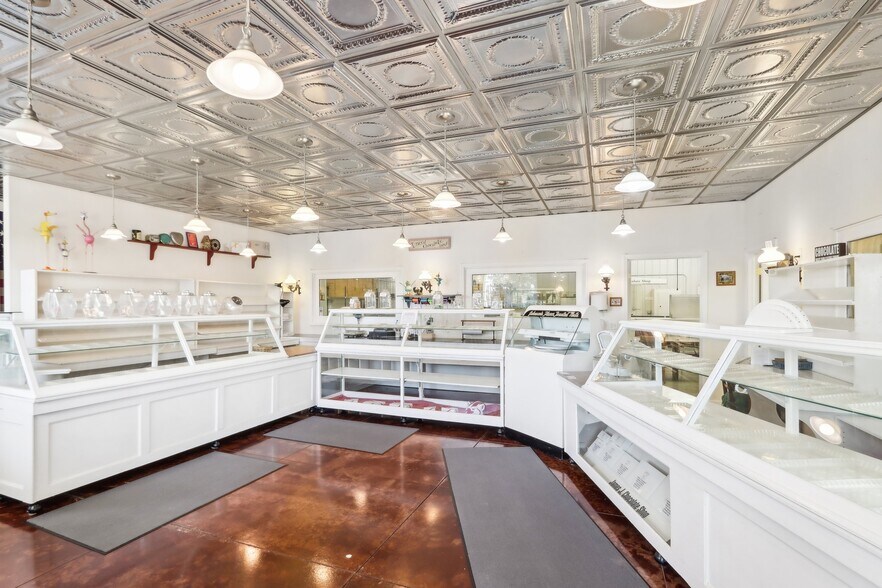 More Photos Of 680 Enterprise Dr, Lake Mills General Retail For Sale
