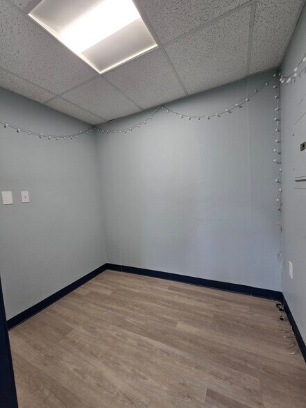 More Photos Of 41 Main St, Florence Loft Creative Space For Lease