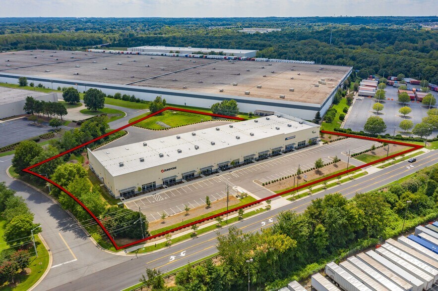 More Photos Of 15050 Choate Cir, Charlotte Light Manufacturing For Lease