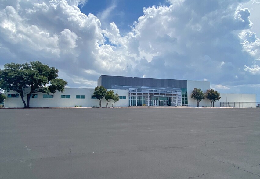 More Photos Of 1 Fanatical Pl, Windcrest Manufacturing For Lease