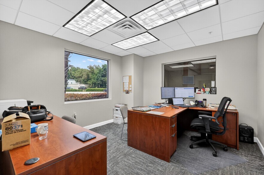 More Photos Of 2721 Pemberton Dr, Apopka Warehouse For Lease