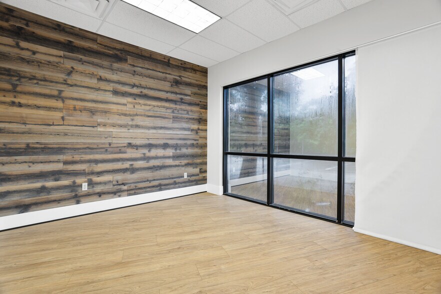 More Photos Of 10300-10380 NW 53rd St, Sunrise Distribution For Lease