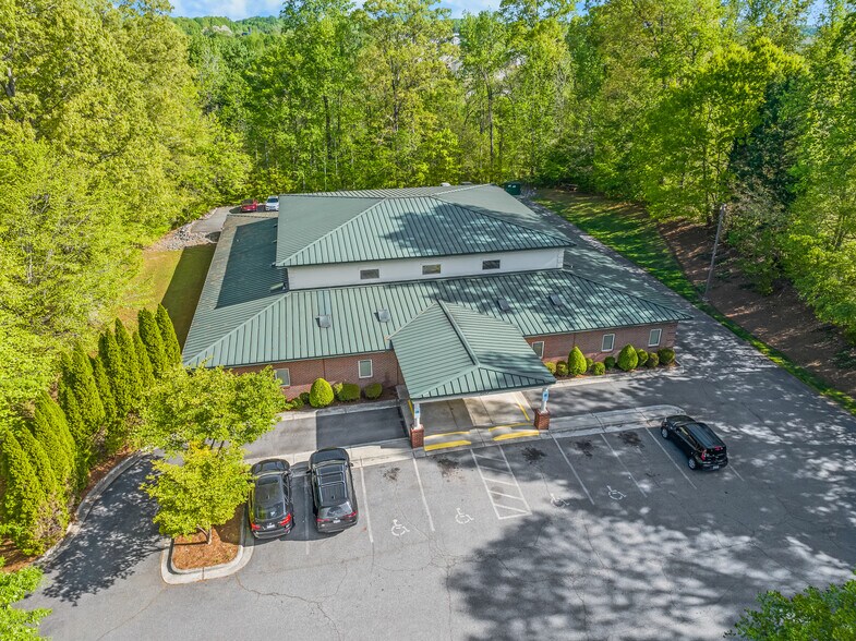 More Photos Of 510 Emergency Dr, Lexington Medical For Sale