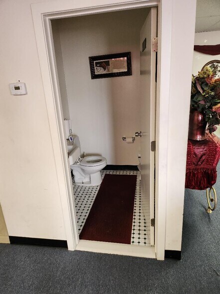 More Photos Of 5301 Harford Rd, Baltimore Office For Sale